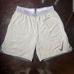 Men Large. Nike Shorts. Grey. Pockets